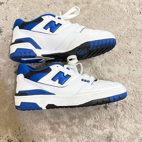 SALE* New Balance 550 White and Blue Sneakers NEW - Picture 2 of 7
